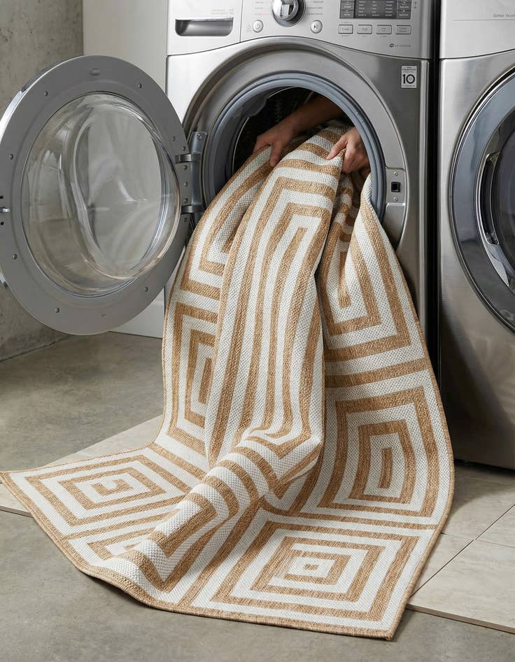 Detail image of  6' x 9'  Washable Modern Indoor / Outdoor Rug