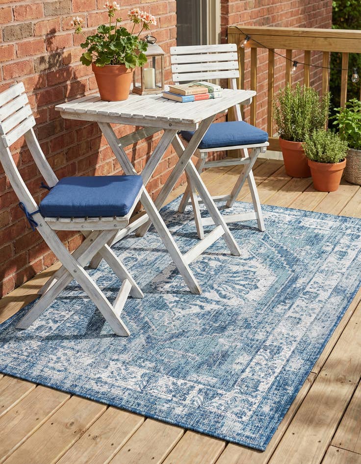 Detail image of 3' x 5' 3 Easy-Clean Traditional Indoor / Outdoor Rug