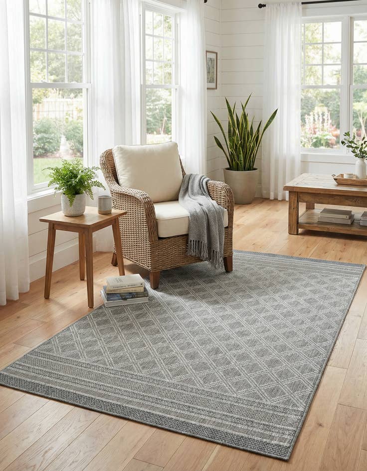 Detail image of  4' 1 x 6' 1  Washable Lattice Indoor / Outdoor Rug
