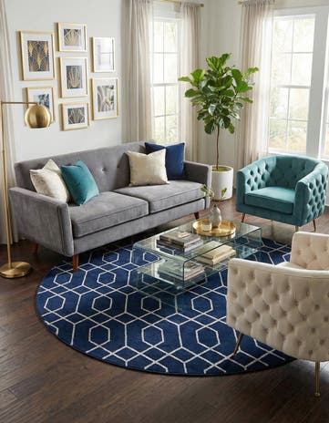 7' 10 x 7' 10 Marilyn Monroe™ Glam Trellis Round Rug