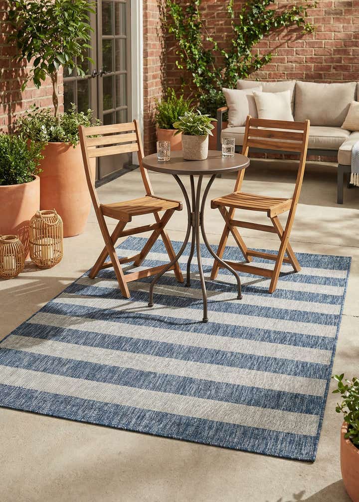 5' 3 x 7' Easy-Clean Striped Indoor / Outdoor Rug