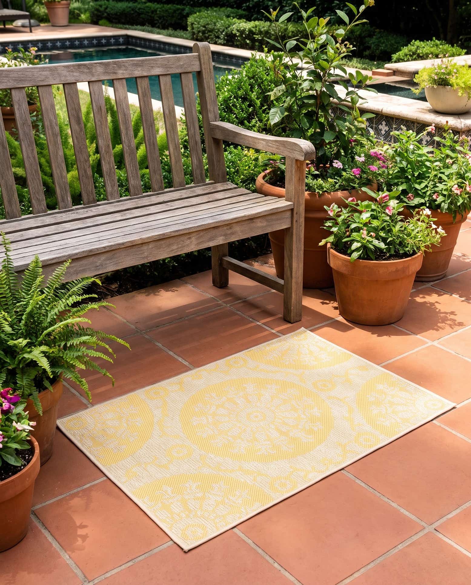 2' 2 x 3' Easy-Clean Botanical Indoor / Outdoor Rug