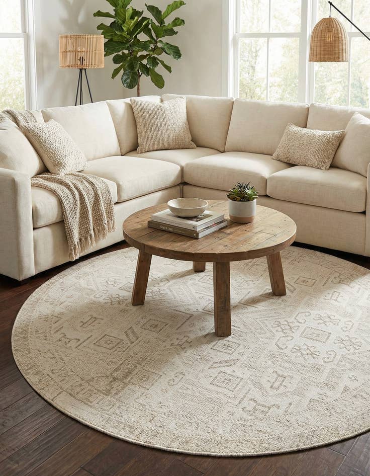 Detail image of 7' 10 x 7' 10  Washable Aztec Indoor / Outdoor Round Rug