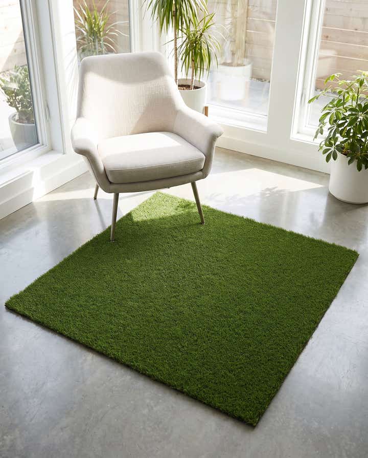 4' x 4' Easy-Clean Grass Indoor / Outdoor Square Rug
