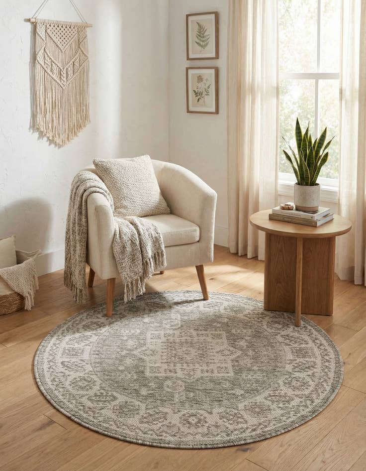 Detail image of 3' x 3'  Washable Aztec Indoor / Outdoor Round Rug