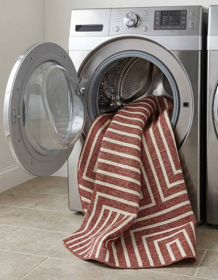 Detail image of  7' 10 x 7' 10  Washable Modern Indoor / Outdoor Round Rug