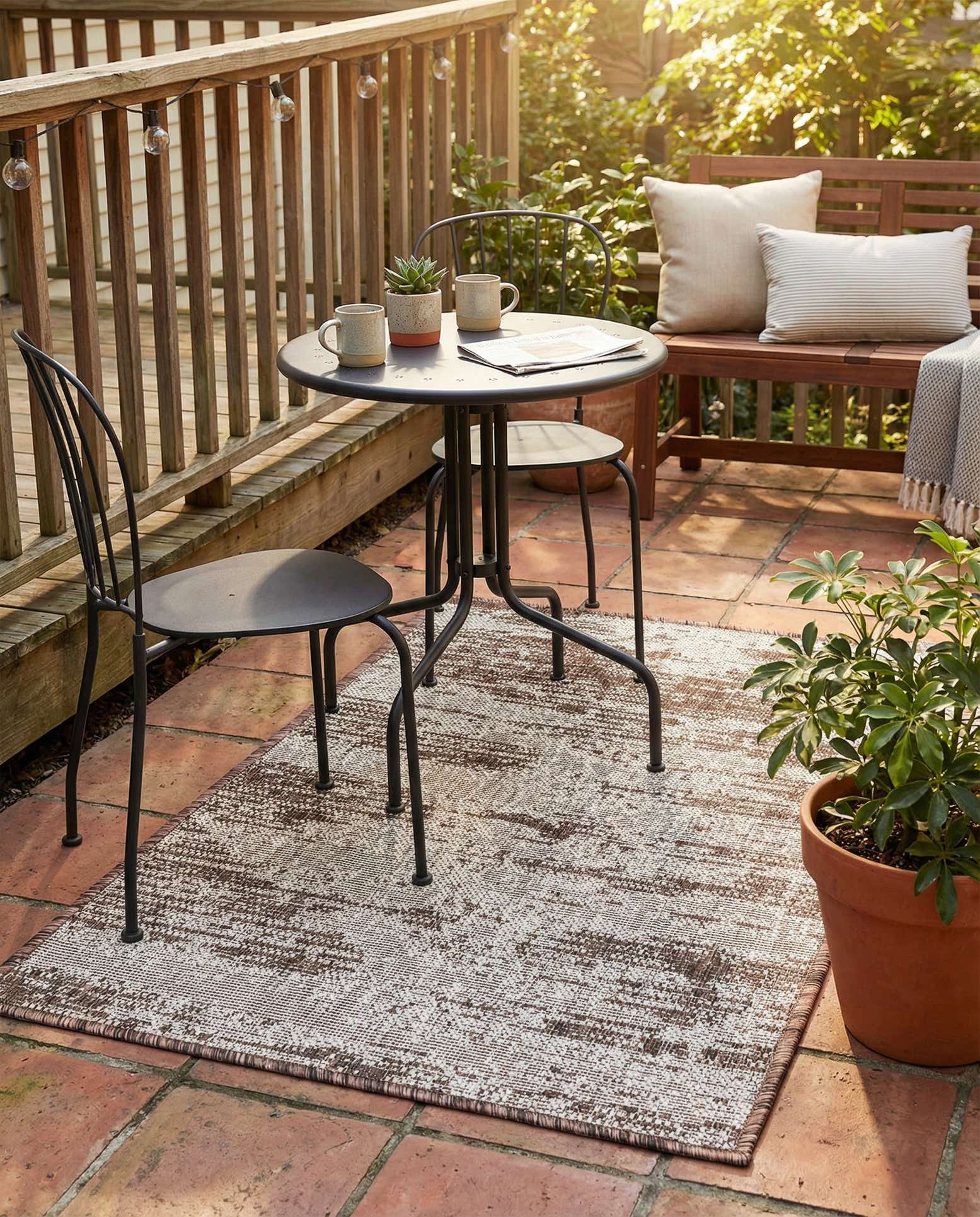 2' x 3' Easy-Clean Modern Indoor / Outdoor Rug