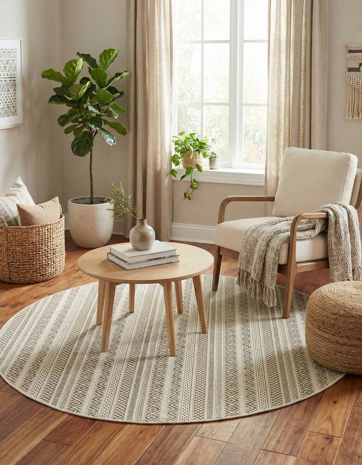 Detail image of 5' 3 x 5' 3  Washable Striped Indoor / Outdoor Round Rug
