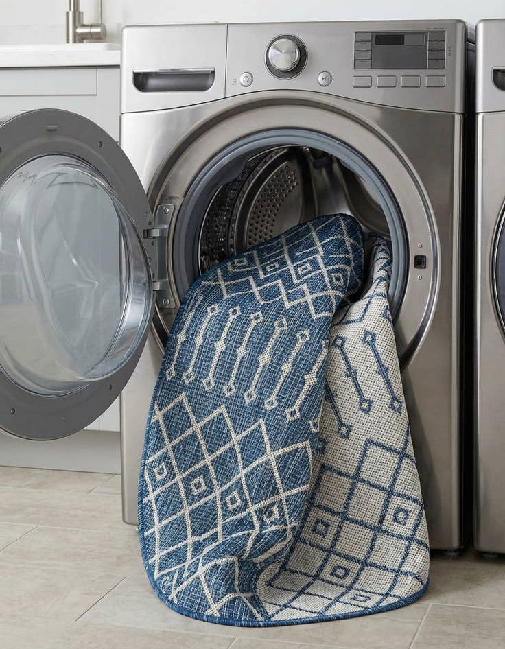 Detail image of 4' x 6'  Washable Trellis Indoor / Outdoor Oval Rug