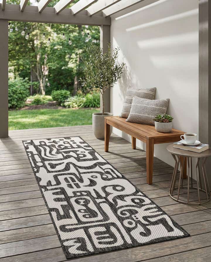 2' x 6' Easy-Clean Modern Indoor / Outdoor Runner Rug