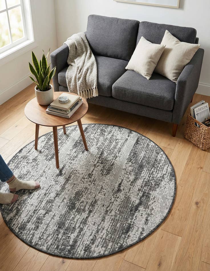Detail image of 4' x 4'  Washable Modern Indoor / Outdoor Round Rug
