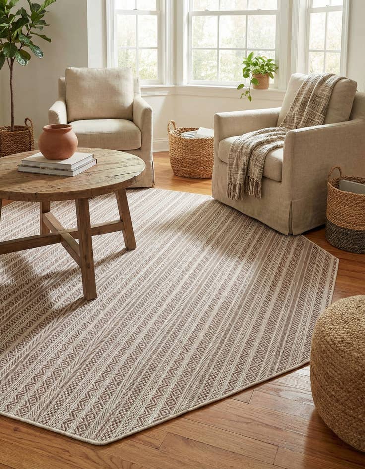 Detail image of 7' 10 x 7' 10 Easy-Clean Striped Indoor / Outdoor Octagon Rug