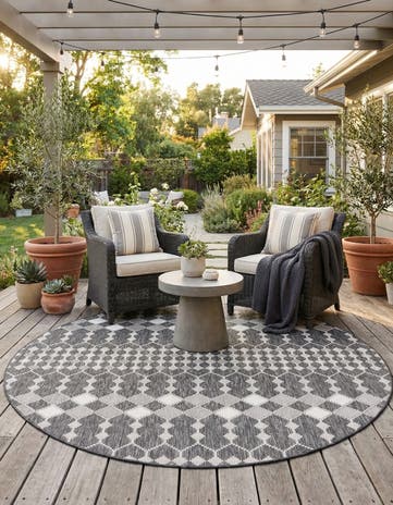 10' x 10' Easy-Clean Lattice Indoor / Outdoor Round Rug