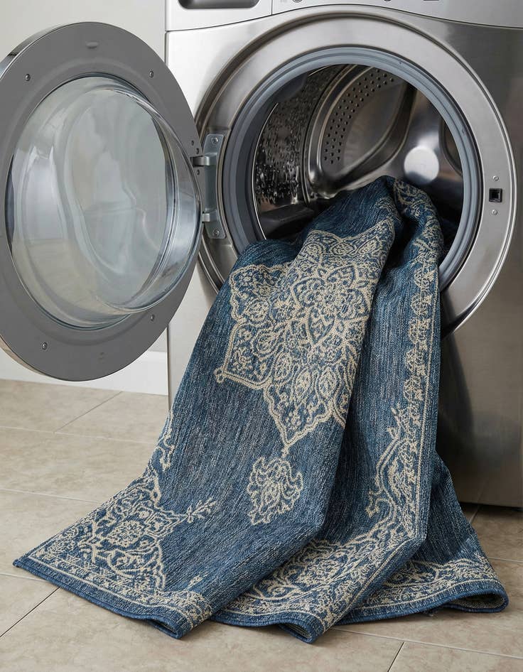 Detail image of 5' 3 x 8'  Washable Traditional Indoor / Outdoor Rug