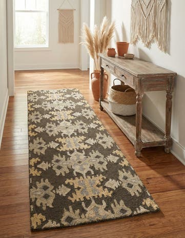 2' 7 x 8' Luna Runner Rug