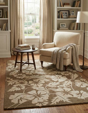 5' x 7' 5 Agra Wool Rug