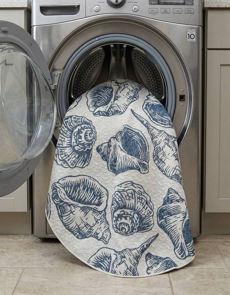 Detail image of 7' 10 x 7' 10  Washable Coastal Indoor / Outdoor Round Rug