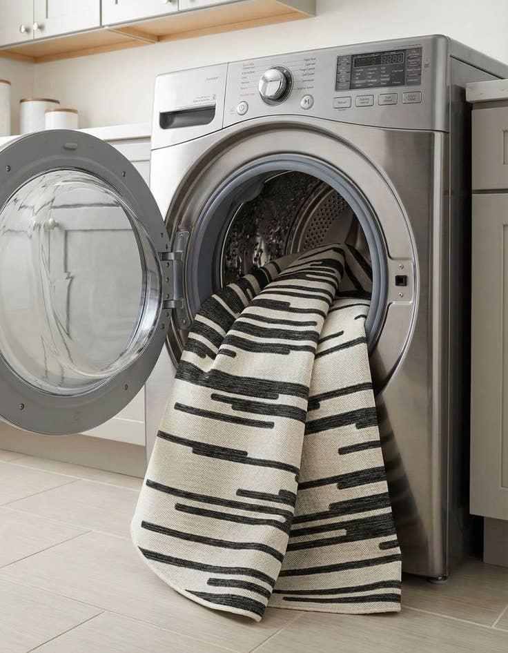 Detail image of 7' 10 x 7' 10  Washable Modern Indoor / Outdoor Round Rug