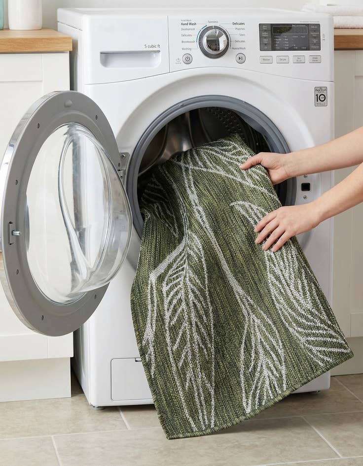 Detail image of 2' x 3'  Washable Botanical Indoor / Outdoor Rug