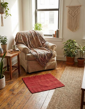 1' 5 x 1' 6 Hand Woven Pillow Wool Square Rug