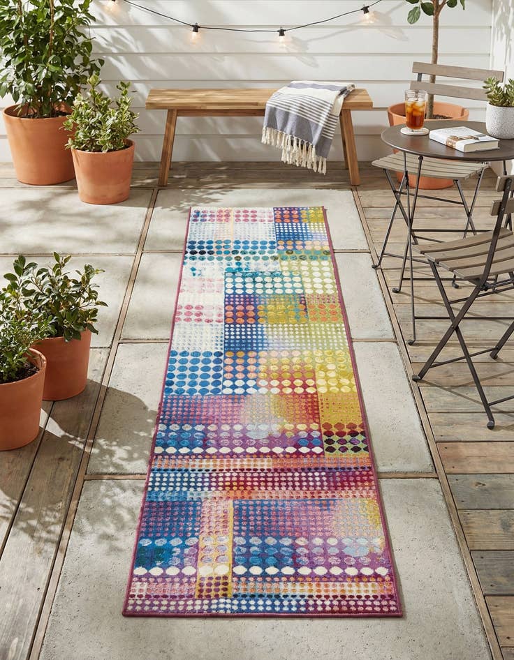 Detail image of 2' 7 x 10' Easy-Clean Modern Indoor / Outdoor Runner Rug
