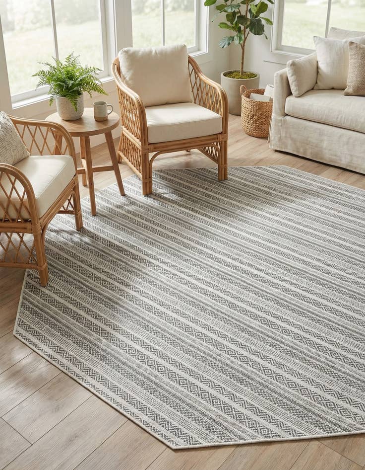 Detail image of 7' 10 x 7' 10 Easy-Clean Striped Indoor / Outdoor Octagon Rug