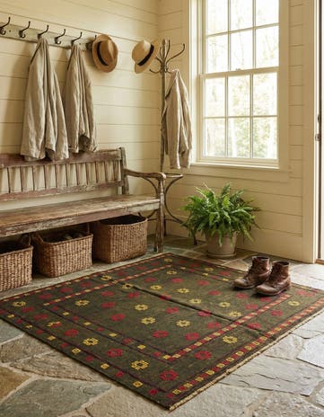 4' 4 x 4' 7 Hand Knotted Sumak Wool Square Rug