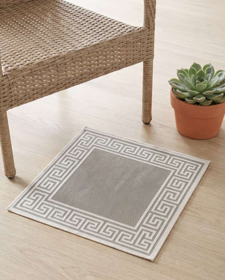 1' 3 x 1' 3 Easy-Clean Coastal Indoor / Outdoor Sample Rug