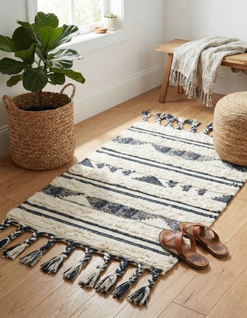 2' x 3' 1 Hand Woven Arizona Wool Rug