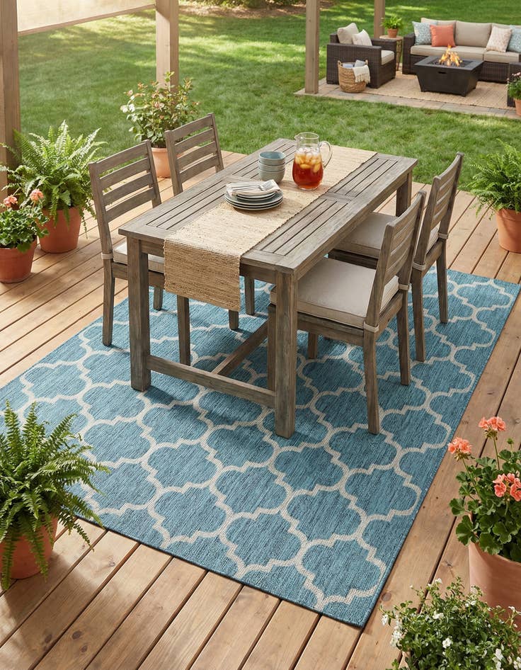 Detail image of  7' x 10'  Washable Lattice Indoor / Outdoor Rug
