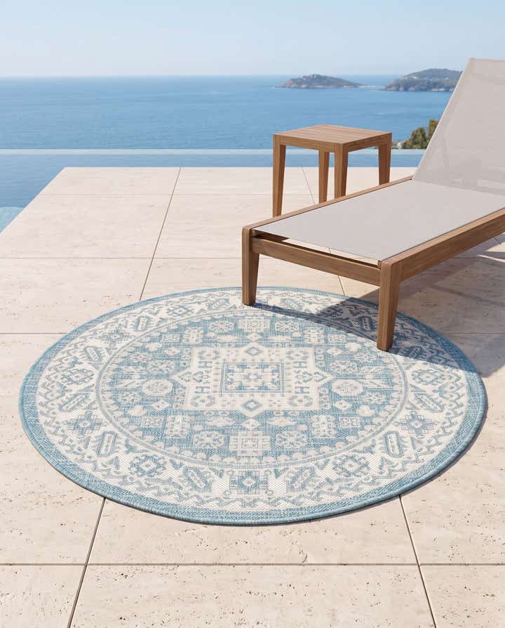 3' x 3' Easy-Clean Aztec Indoor / Outdoor Round Rug