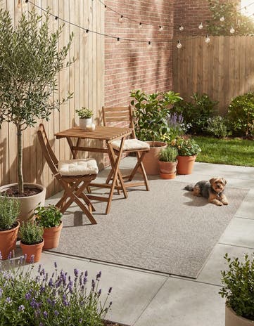 Light Gray Easy-Clean Solid Indoor / Outdoor Rug