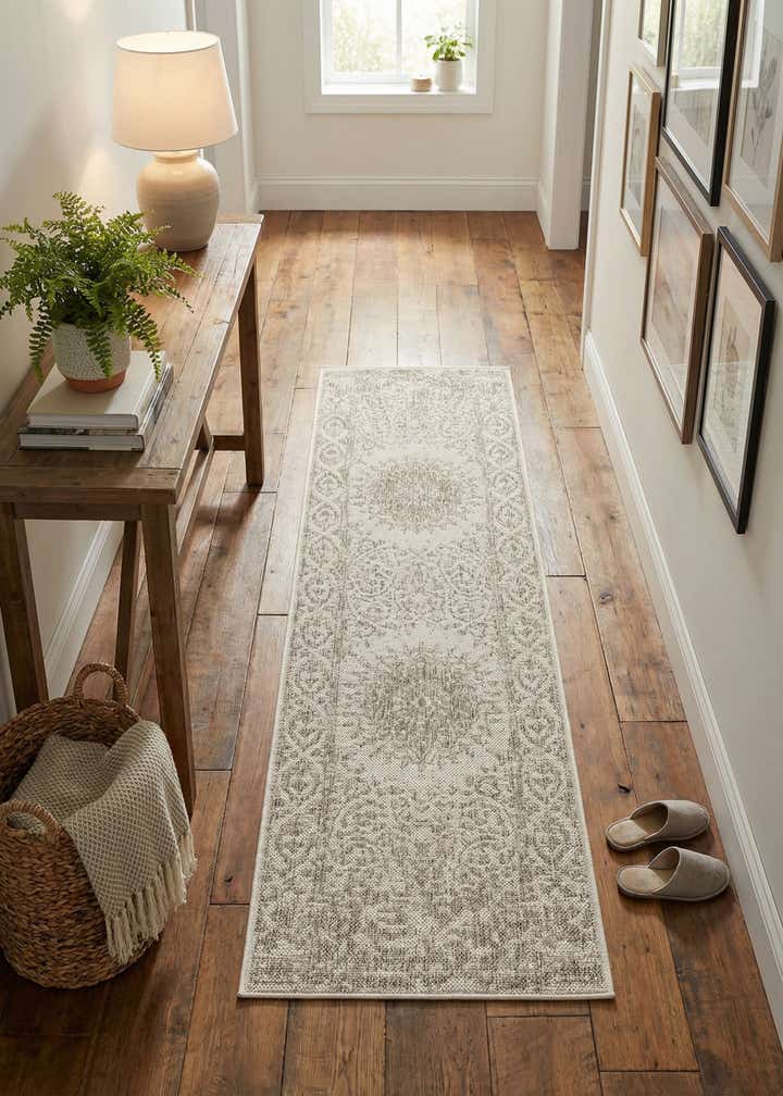 2' x 6' Easy-Clean Traditional Indoor / Outdoor Runner Rug