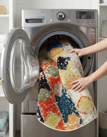 3' 3 x 3' 3 Washable Vivid Round Rug