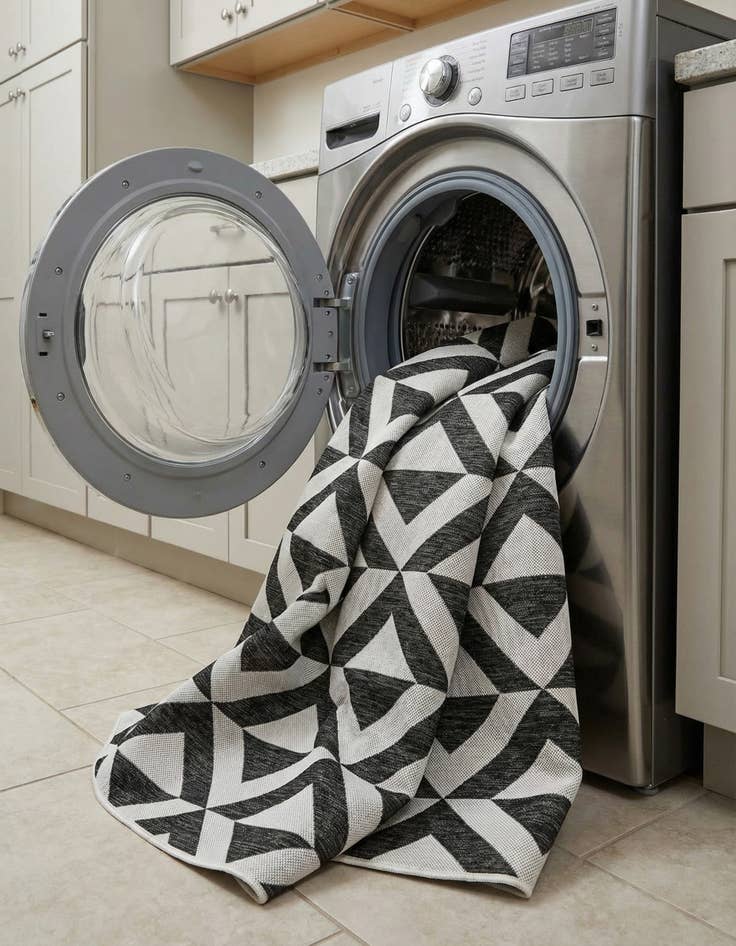 Detail image of 5' 3 x 5' 3  Washable Jill Zarin Napa Indoor / Outdoor Round Rug