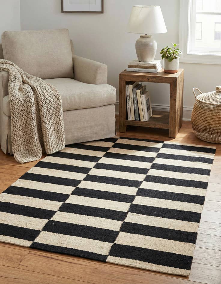 Detail image of 2' 7 x 3' 10  Hand Woven Kilim Modern Wool Rug