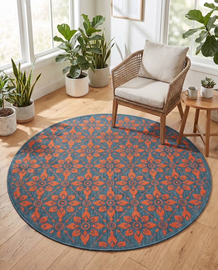 Detail image of 5' x 5' Easy-Clean Trellis Indoor / Outdoor Round Rug
