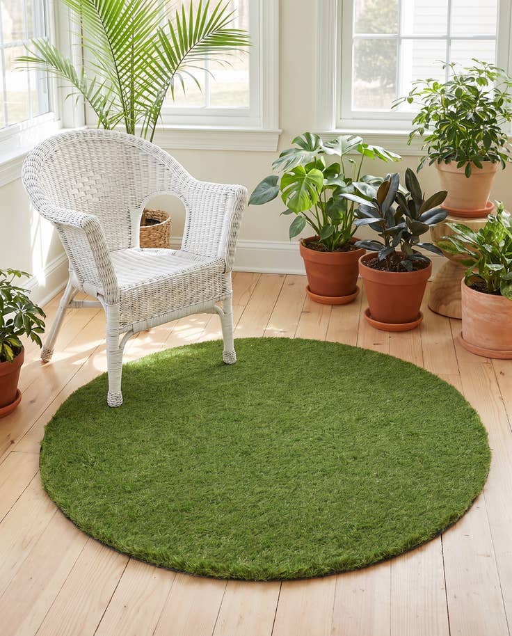 Detail image of 4' x 4' Easy-Clean Grass Indoor / Outdoor Round Rug