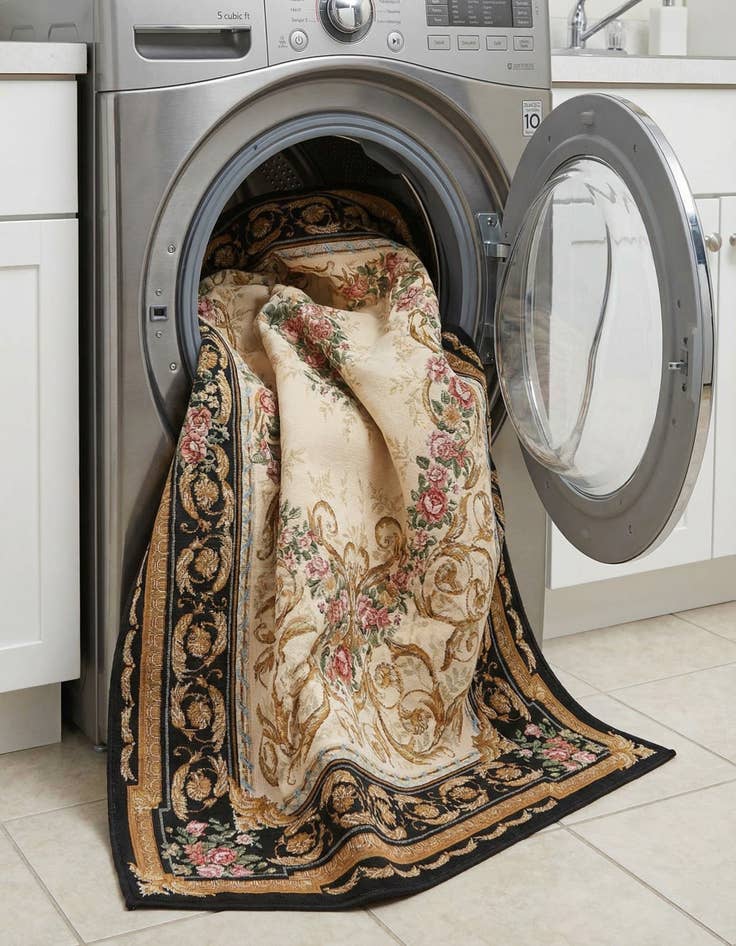 Detail image of 6' x 9'  Washable Traditional Indoor / Outdoor Rug