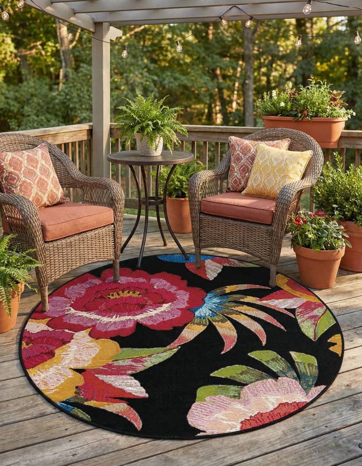 Detail image of 4' x 4'  Washable Botanical Indoor / Outdoor Round Rug