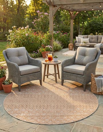 5' 3 x 5' 3 Easy-Clean Trellis Textured Indoor / Outdoor Round Rug