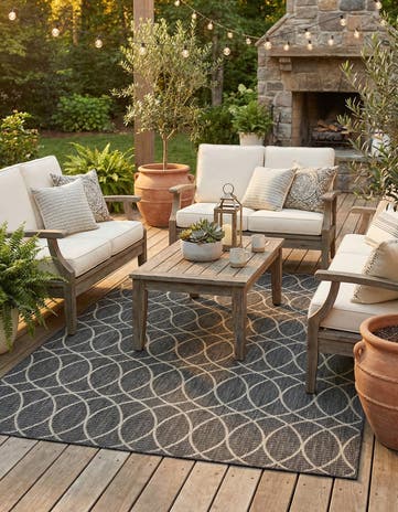 5' 3 x 8' Easy-Clean Lattice Indoor / Outdoor Rug