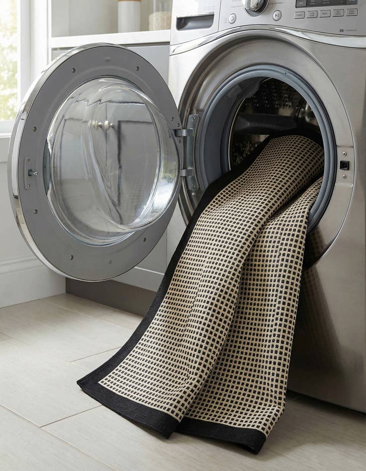 Detail image of 4' x 6'  Washable Border Indoor / Outdoor Rug