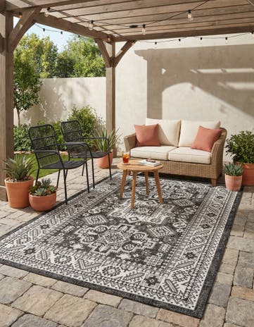 6' x 9' Easy-Clean Aztec Indoor / Outdoor Rug
