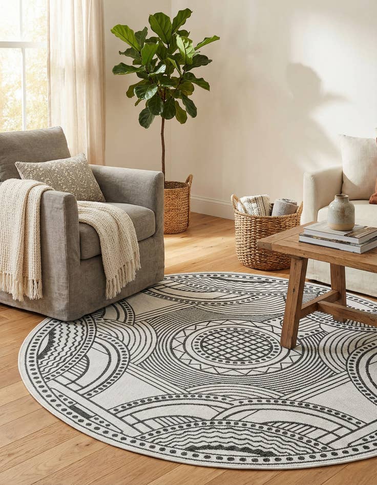 Detail image of 6' x 6' Easy-Clean Traditional Indoor / Outdoor Round Rug