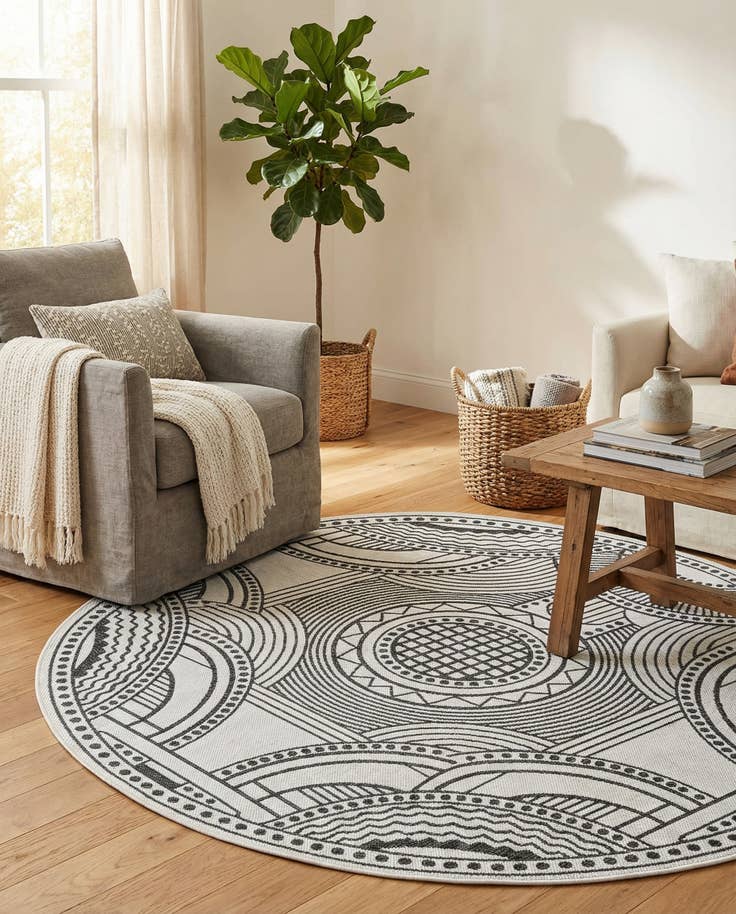Detail image of 6' x 6' Easy-Clean Traditional Indoor / Outdoor Round Rug