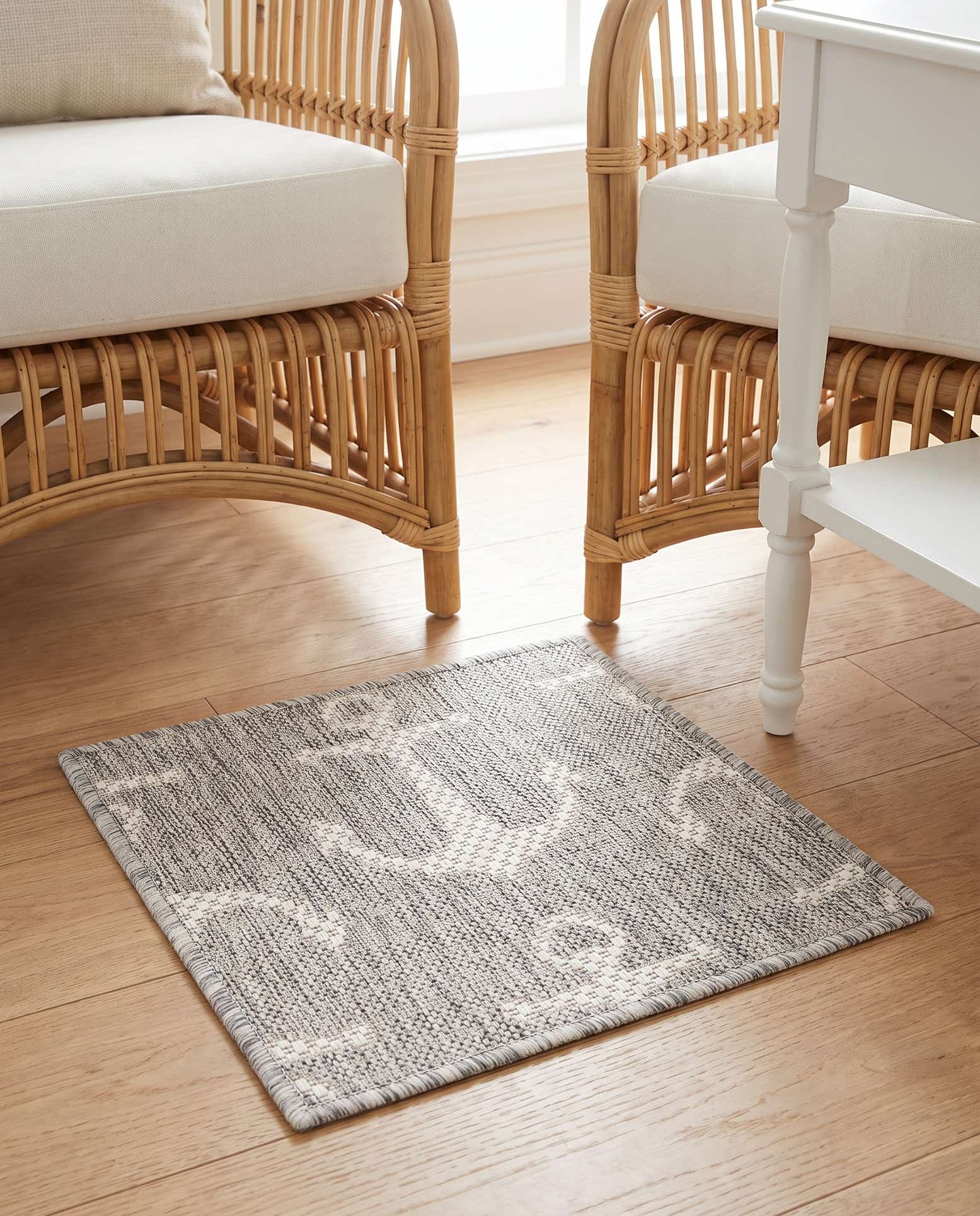 1' 4 x 1' 4 Easy-Clean Coastal Indoor / Outdoor Sample Rug