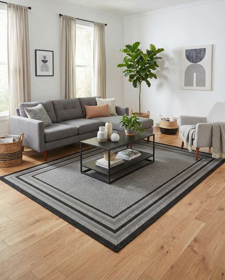 7' x 10' Easy-Clean Border Indoor / Outdoor Rug