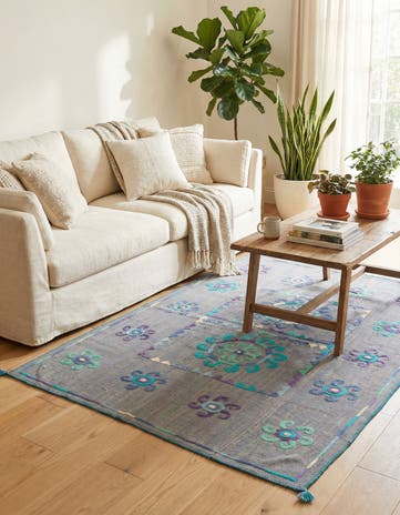 4' 1 x 5' 6 Hand Woven Kilim Suzani Wool Rug