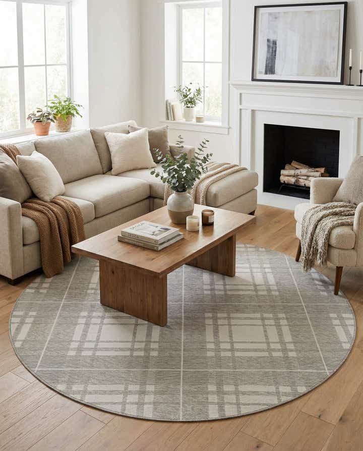7' 10 x 7' 10 Easy-Clean Checkered Indoor / Outdoor Round Rug